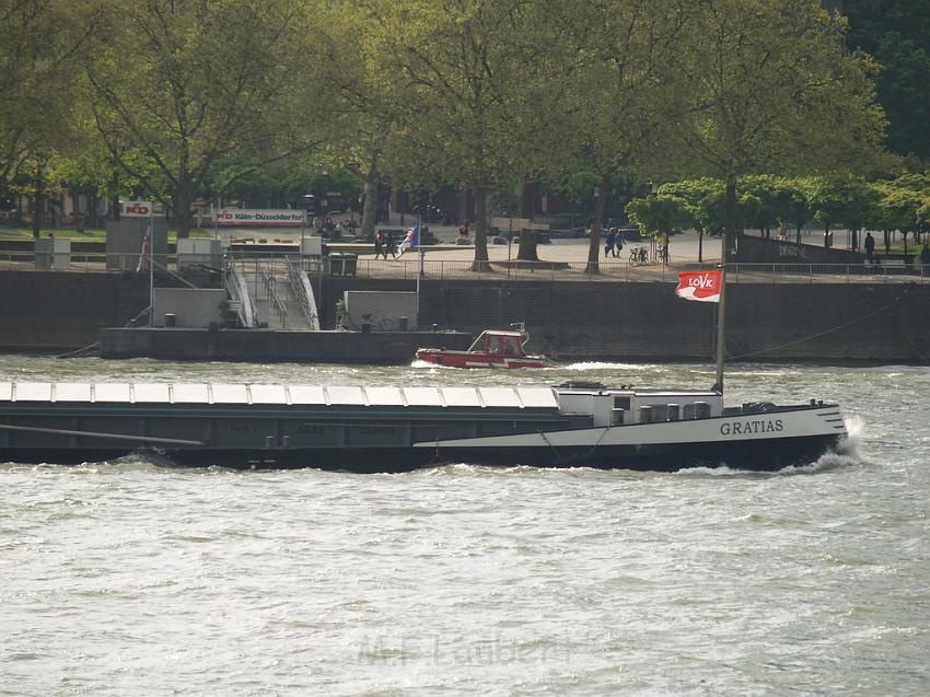 Uebungsfahrt Loeschboot und Ursula P76.JPG